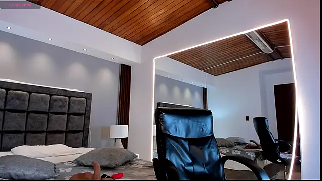 victoria mooree online show from March 2025 07:25:01 PM