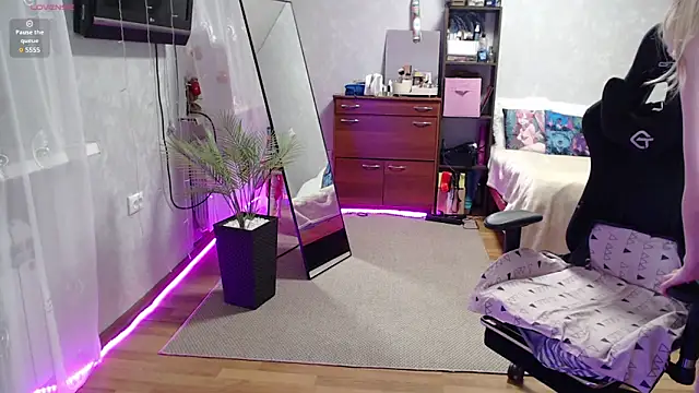 Snapshot of Little_Soph chatting on January 2025 02:33:02 AM Little Soph online show from January 2025 02:33:02 AM