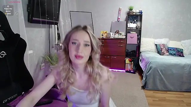 Snapshot of Little_Soph chatting on March 2025 12:39:02 AM Little Soph online show from March 2025 12:39:02 AM