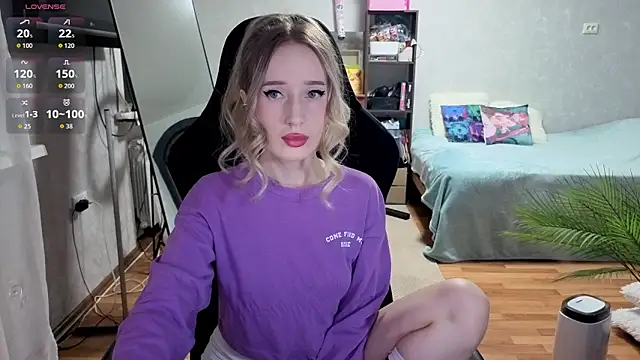 Snapshot of Little_Soph chatting on December 2025 11:21:01 PM Little Soph online show from December 2025 11:21:01 PM