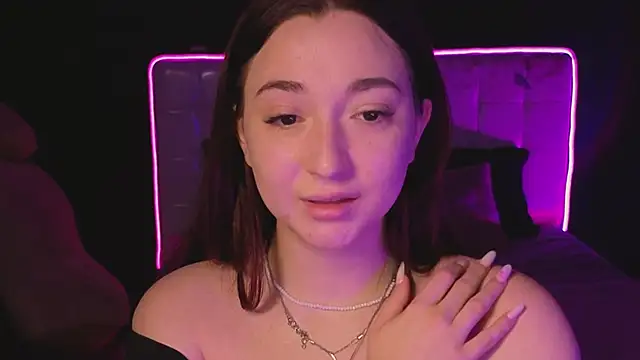 YasmineWest online show from November 2025 09:01:01 AM