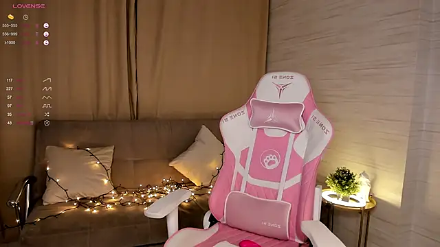 Snapshot of AnnikaAllison chatting on March 2025 03:08:02 PM AnnikaAllison online show from March 2025 03:08:02 PM