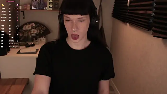 carthylovvve online show from March 2025 03:50:02 PM