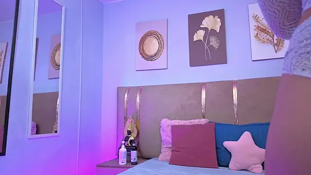 sarah cruzz  online show from November 2025 01:48:02 AM