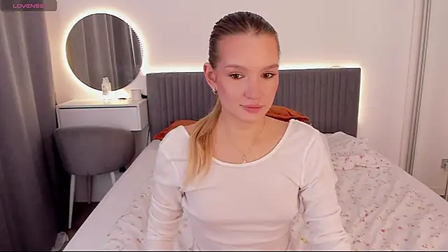 CassieRayss online show from October 2025 02:47:02 PM