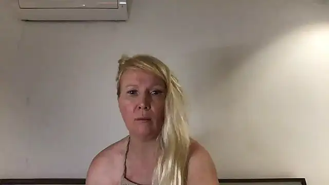 EmmaInLove23 online show from February 2025 02:28:01 AM