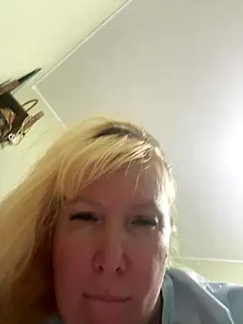 EmmaInLove23 online show from November 2025 02:15:01 PM