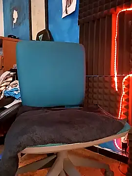 Snapshot of Themadhatter90 chatting on February 2025 01:54:02 PM Themadhatter90 online show from February 2025 01:54:02 PM