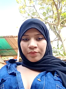 Snapshot of hanaa_18 chatting on February 2025 07:42:01 PM hanaa 18 online show from February 2025 07:42:01 PM