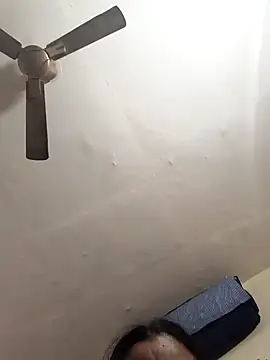 Snapshot of _Redwine_ chatting on February 2025 06:51:01 PM Redwine online show from February 2025 06:51:01 PM