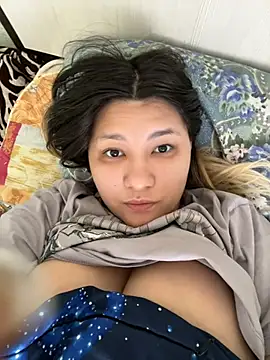 Snapshot of Olivialili chatting on March 2025 05:12:01 AM Olivialili online show from March 2025 05:12:01 AM