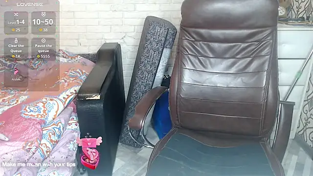 Snapshot of Olivialili chatting on October 2025 06:22:02 AM Olivialili online show from October 2025 06:22:02 AM