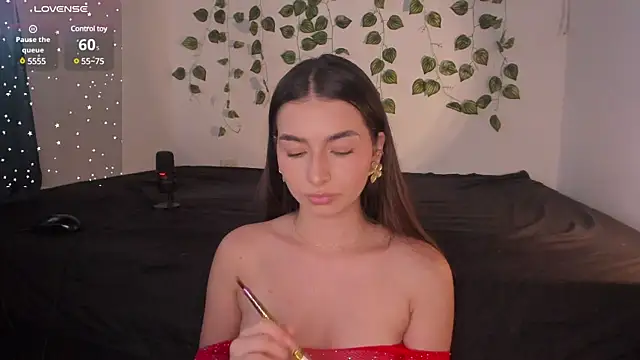 Coralinee 01 online show from December 2024 08:32:01 PM