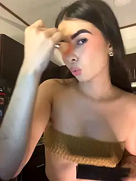 Coralinee 01 online show from November 2025 12:32:01 AM