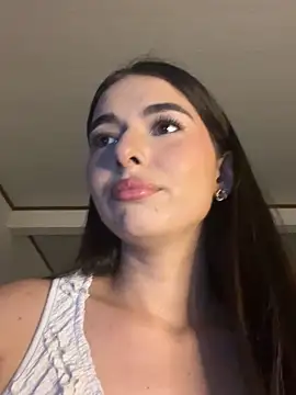 Coralinee 01 online show from March 2026 12:40:02 AM