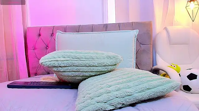 nikkita ubba online show from December 2025 08:17:01 PM