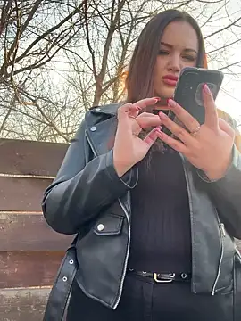 leila beayte  online show from March 2025 04:00:02 PM