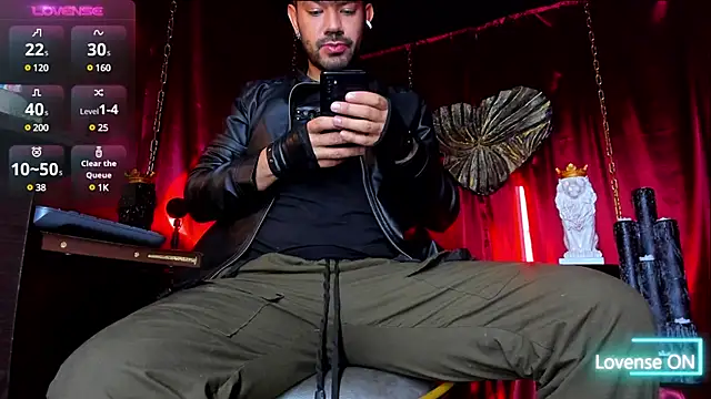 Snapshot of LatinMilk_ chatting on December 2024 04:36:02 AM LatinMilk online show from December 2024 04:36:02 AM