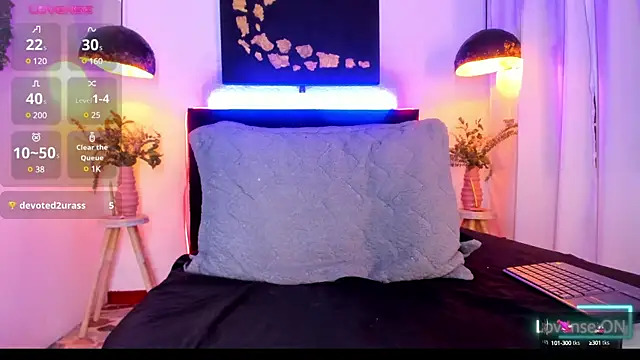 Snapshot of LatinMilk_ chatting on December 2024 02:59:02 AM LatinMilk online show from December 2024 02:59:02 AM