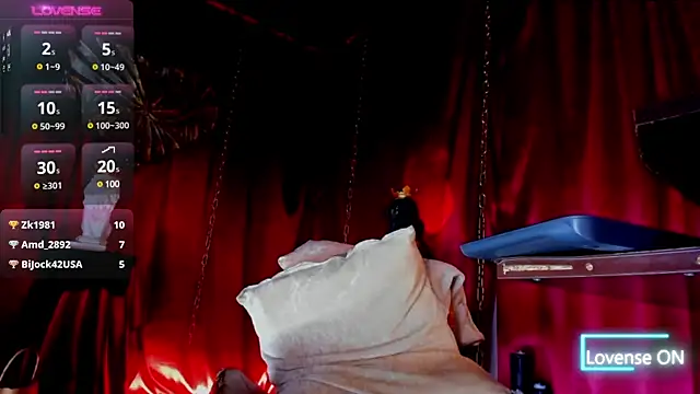 Snapshot of LatinMilk_ chatting on January 2025 02:53:02 AM LatinMilk online show from January 2025 02:53:02 AM