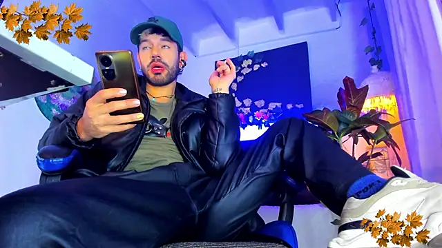 Snapshot of LatinMilk_ chatting on November 2025 11:16:02 PM LatinMilk online show from November 2025 11:16:02 PM