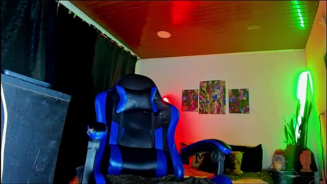 Snapshot of LatinMilk_ chatting on February 2026 06:26:01 AM LatinMilk online show from February 2026 06:26:01 AM