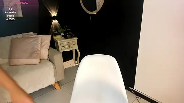 Snapshot of charlotte_es chatting on December 2024 08:33:02 PM charlotte es online show from December 2024 08:33:02 PM