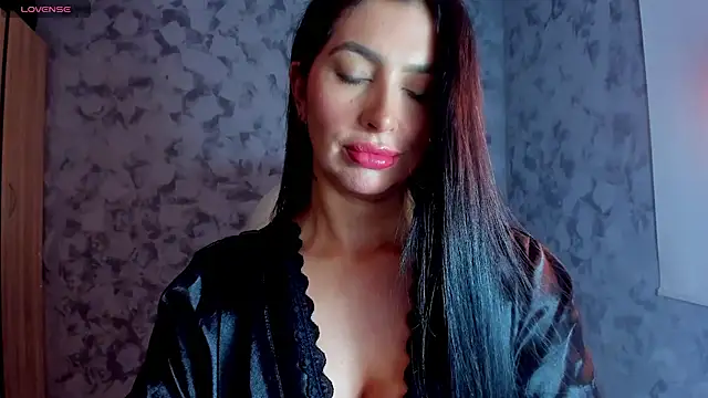 Snapshot of temptation_sweet chatting on March 2025 01:31:02 AM temptation sweet online show from March 2025 01:31:02 AM