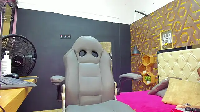 deyy madissonn online show from February 2025 08:10:02 PM