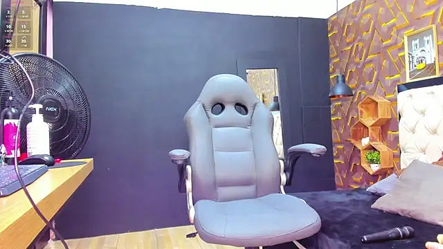 deyy madissonn online show from February 2025 07:02:02 PM