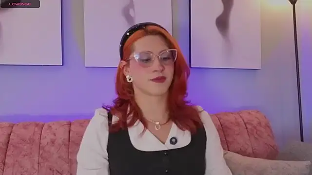 Juliana Saenzz online show from October 2025 05:11:01 PM