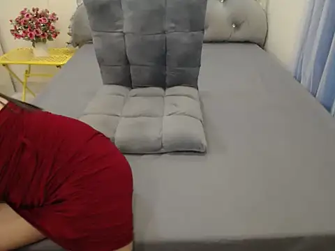 Lavender Sweet online show from November 2025 12:00:02 PM