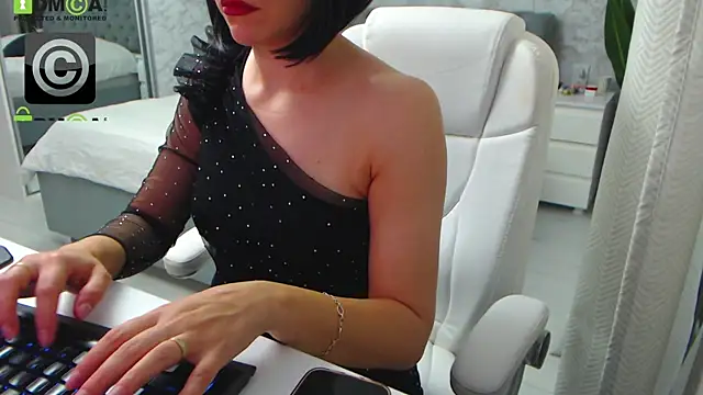 Ellysse  online show from October 2025 08:44:02 AM