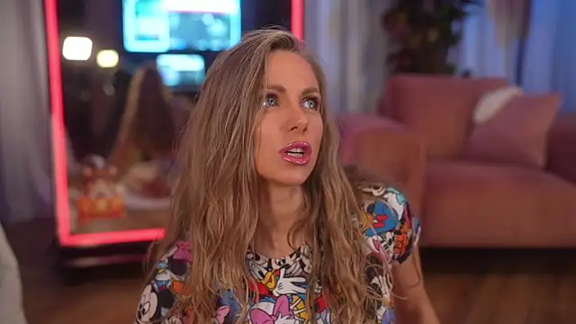 Snapshot of eva_fashionista chatting on November 2025 07:37:01 PM eva fashionista online show from November 2025 07:37:01 PM