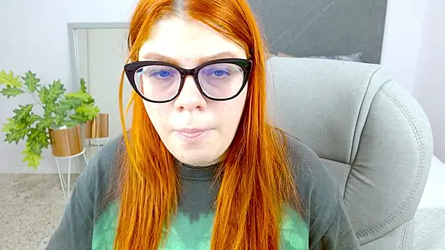 Snapshot of lucie_nicolls chatting on December 2024 08:10:02 PM lucie nicolls online show from December 2024 08:10:02 PM