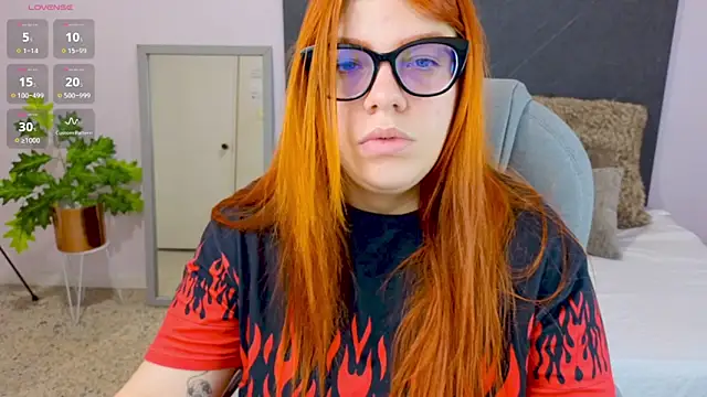 Snapshot of lucie_nicolls chatting on December 2024 08:25:01 PM lucie nicolls online show from December 2024 08:25:01 PM