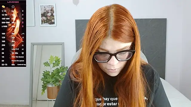 Snapshot of lucie_nicolls chatting on January 2025 07:51:02 PM lucie nicolls online show from January 2025 07:51:02 PM