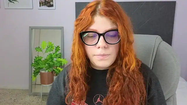 Snapshot of lucie_nicolls chatting on January 2025 07:38:02 PM lucie nicolls online show from January 2025 07:38:02 PM