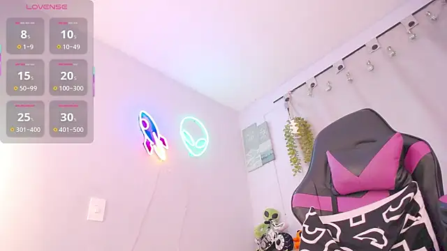 Snapshot of lucie_nicolls chatting on December 2025 08:27:01 PM lucie nicolls online show from December 2025 08:27:01 PM