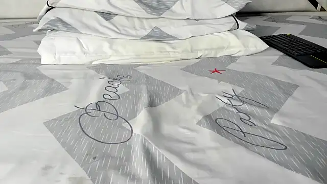 Snapshot of maybelline69 chatting on October 2025 08:53:02 PM maybelline69 online show from October 2025 08:53:02 PM