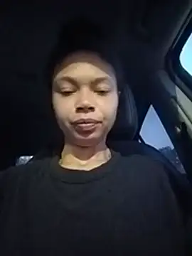 Snapshot of Trashy33 chatting on May 2026 10:11:02 AM Trashy33 online show from May 2026 10:11:02 AM