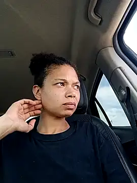 Snapshot of Trashy33 chatting on May 2026 02:03:01 PM Trashy33 online show from May 2026 02:03:01 PM