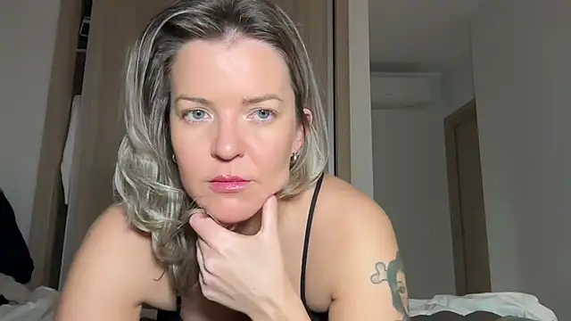 naughtyhollyxxxx online show from February 2025 04:03:01 PM