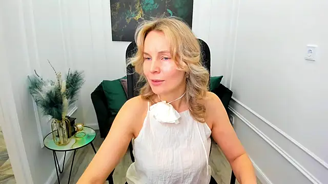 Sinty Devis online show from May 2026 04:41:02 AM