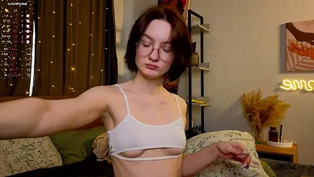 Snapshot of IdaValenti chatting on February 2025 04:09:02 AM IdaValenti online show from February 2025 04:09:02 AM