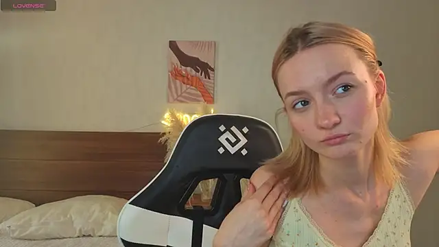 Snapshot of IdaValenti chatting on September 2025 01:09:01 AM IdaValenti online show from September 2025 01:09:01 AM