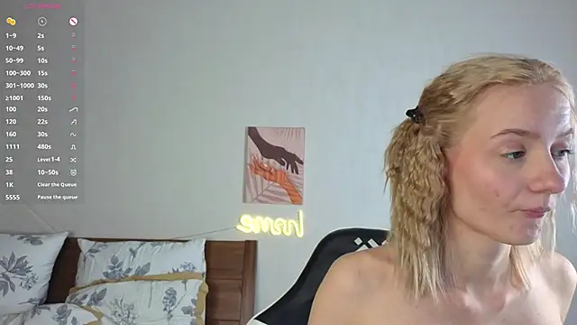 Snapshot of IdaValenti chatting on October 2025 11:12:02 PM IdaValenti online show from October 2025 11:12:02 PM