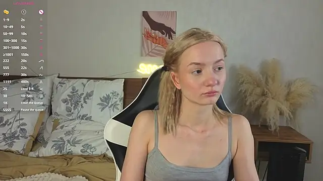 Snapshot of IdaValenti chatting on October 2025 11:10:02 PM IdaValenti online show from October 2025 11:10:02 PM