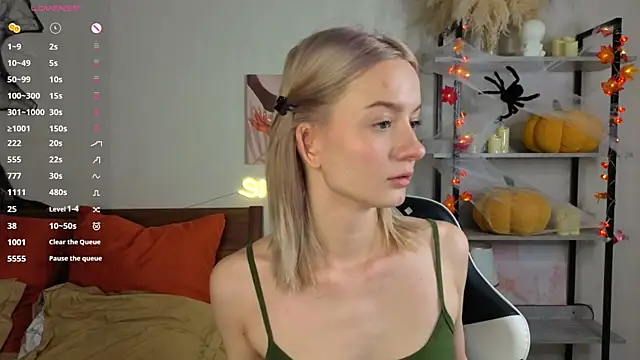 Snapshot of IdaValenti chatting on November 2025 11:04:02 PM IdaValenti online show from November 2025 11:04:02 PM