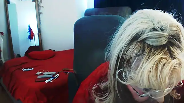 Snapshot of MatureExtasy chatting on October 2025 09:26:01 AM MatureExtasy online show from October 2025 09:26:01 AM